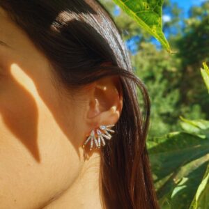 Brinco Ear Cuff Cravejado Com Zircônias